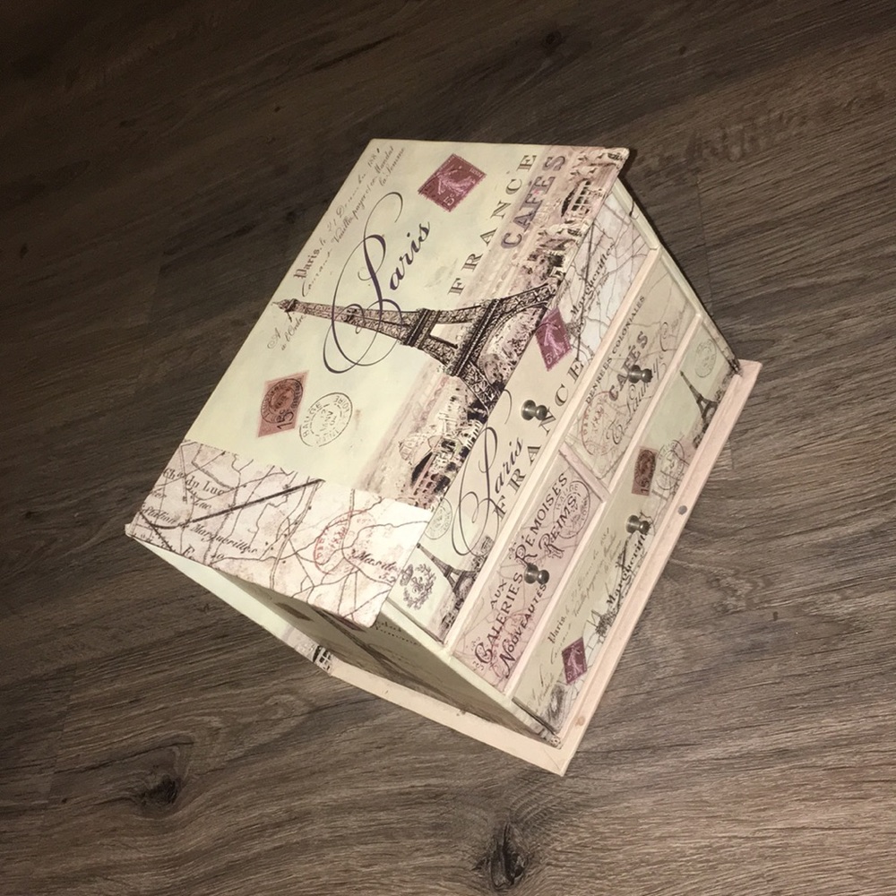 Jewelry box